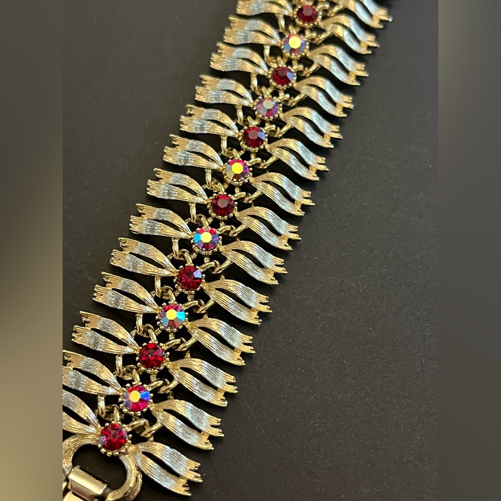 Lisner Red Rhinestone Parure - Picture 8 of 11